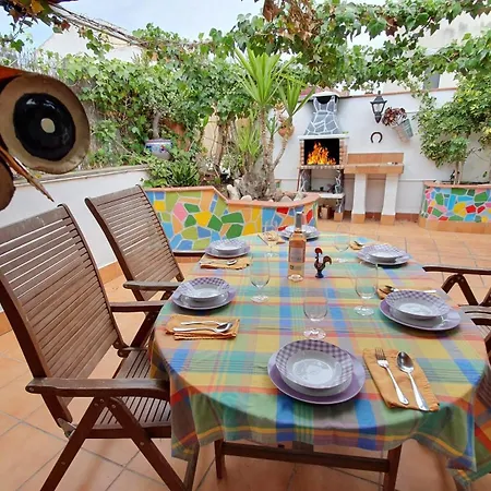 Attic,Terrace&BBQ, Airport 15 Min, Cruise-Port 30 min, Fácil enlace Metro Barcelona-2