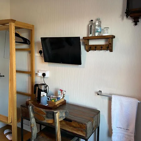 Greylands Guest House-2