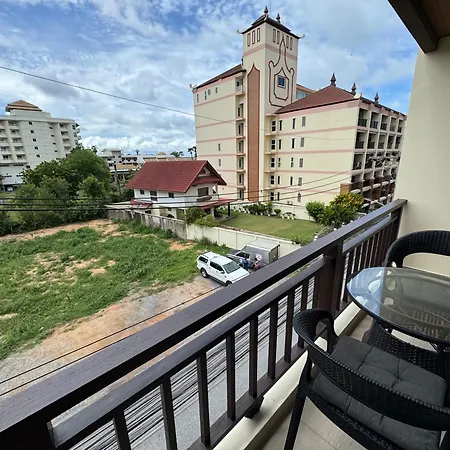 Jomtien Beach Penthouses-2