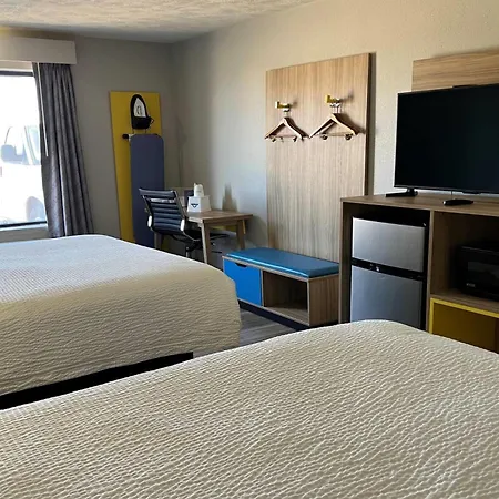 Days Inn By Wyndham Warrensburg-3