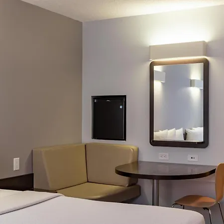 Motel 6 Airdrie-2