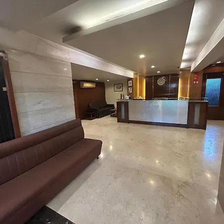 Hotel Lucky Near Nesco-3
