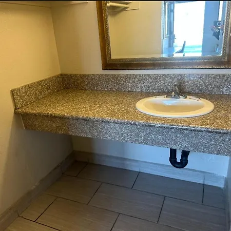 Best Economy Inn & Suites-2