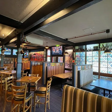 Brougham Arms Hotel-3