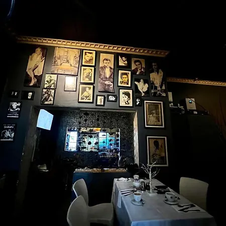 44 On Ennis Guest Lodge And Restaurant --3