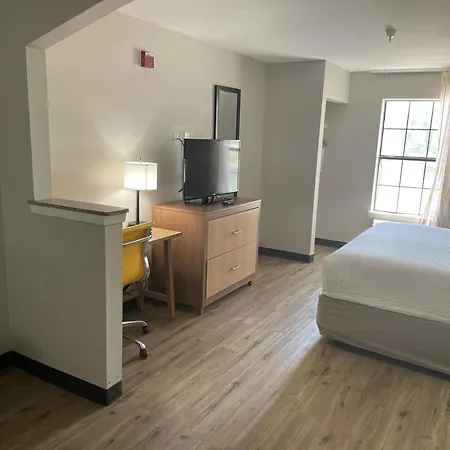 Days Inn By Wyndham Dallas Plano-2