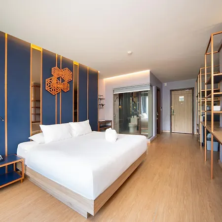 The Blue Hotel-2