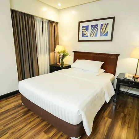 Court Meridian Hotel & Suites-3
