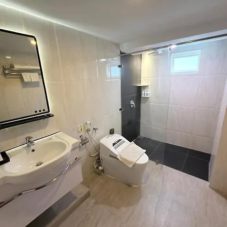 Swiss-Belhotel Waterfront Makassar-3