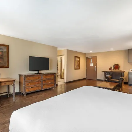 Best Western Plus Kelly Inn&Suites-2