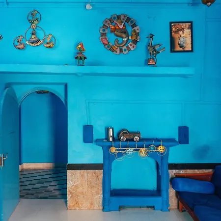 Dylan Cafe And Guest House-2