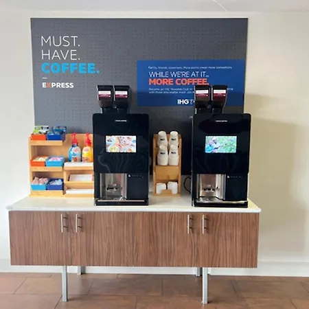 Holiday Inn Express & Suites Moore By Ihg-3