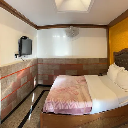 Hotel Lords Regency - Connected To Mall Road-3