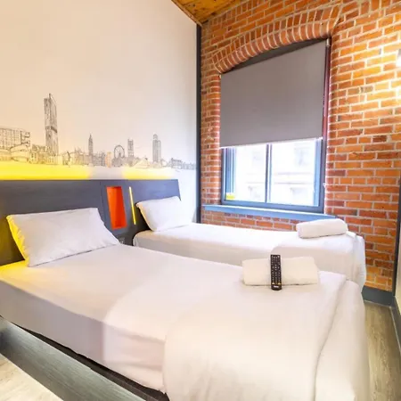 Easyhotel Manchester-3