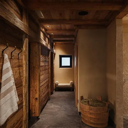 Laguscei Dolomites Mountain Hotel-3