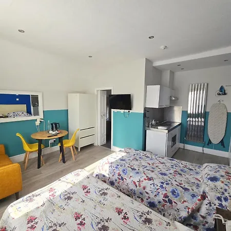 Avis Hotel-2