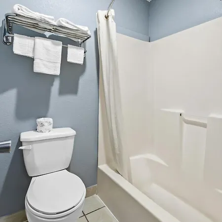 Americas Best Value Inn-Indianola-2