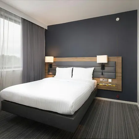 Moxy London Heathrow Airport-2