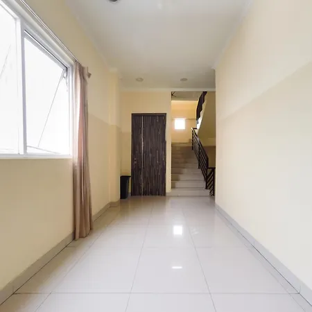 Reddoorz Plus Near Mall Ciputra Jakarta-3
