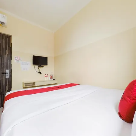 RedDoorz Plus near Mall Ciputra Jakarta-2