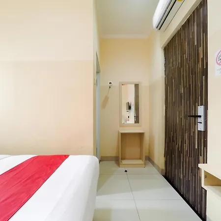 Reddoorz Plus Near Mall Ciputra Jakarta-3