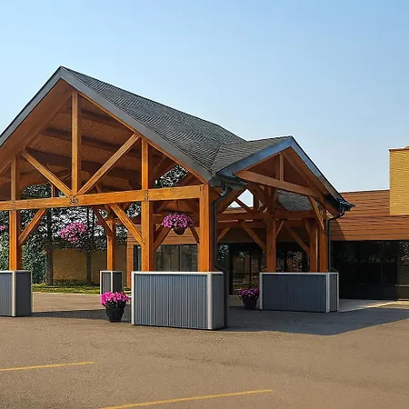 Super 8 By Wyndham Spruce Grove-3