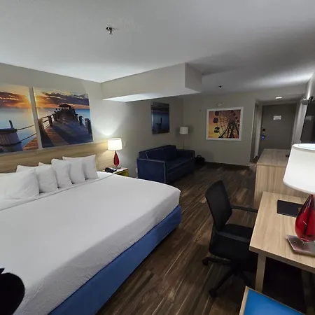 Days Inn & Suites By Wyndham Tampa/Raymond James Stadium-2