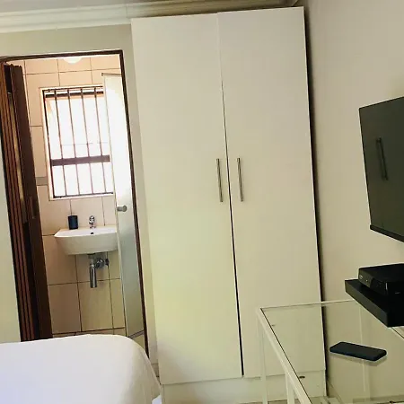 Emangunini Guest House-3