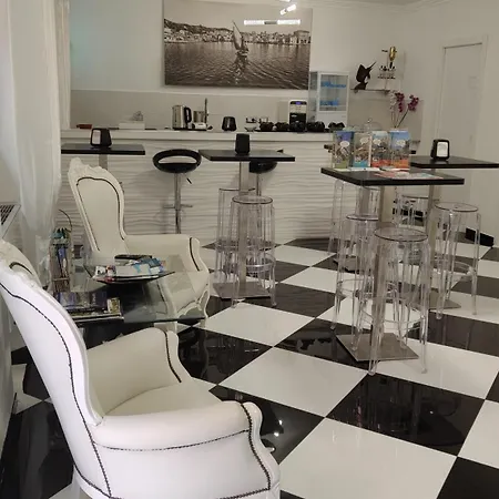 Clelia'S Boutique Rooms & Suites-2