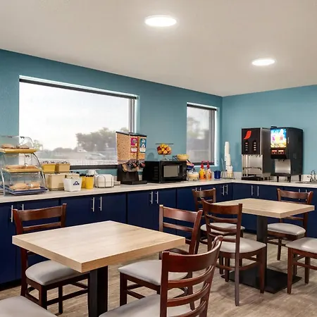 Days Inn By Wyndham Apopka/Orlando-2