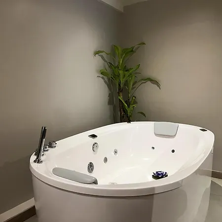 York Medellin, Curio Collection By Hilton-3