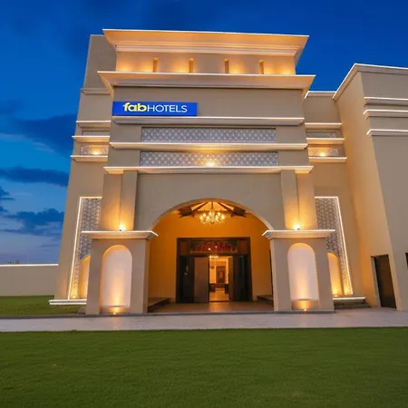 Fabhotel Royal Mapple-3