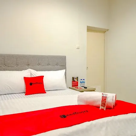 RedDoorz near Pasar Baru 3-3