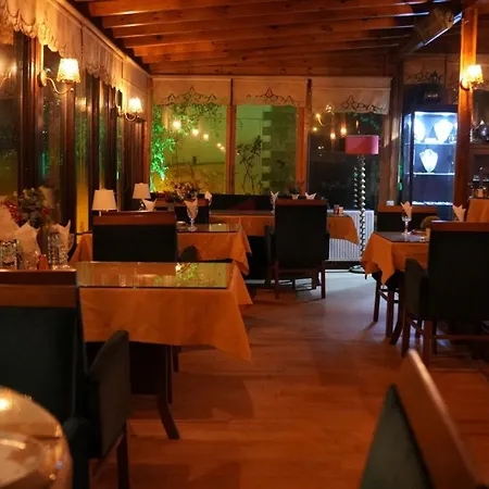 Treetops Park Hotel-2