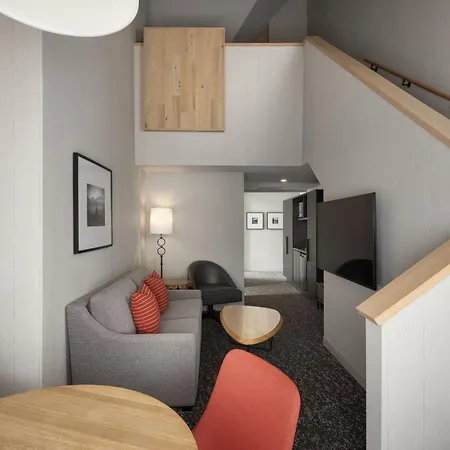 Peaks Hotel And Suites-2