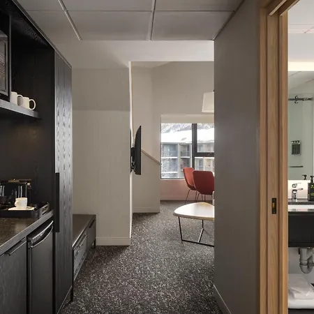 Peaks Hotel And Suites-2