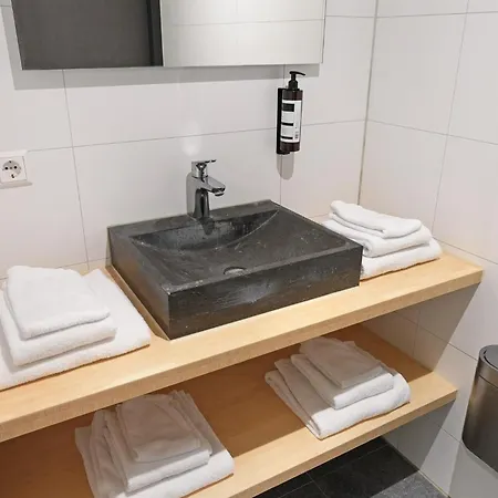 Dock Hotel Stellendam-2