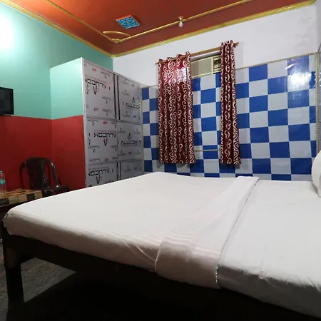 Capital O Honey Hotel-3