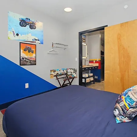 Bigfoot Monster Truck Suite In Bigfoots Home Town-2