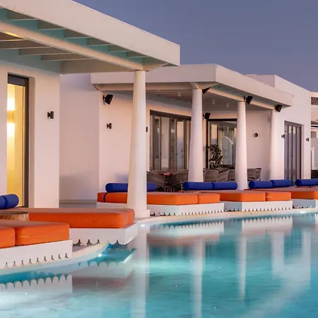 Cresanto Luxury Suites-2