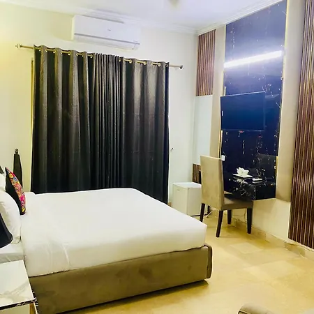 Royal Luxus Guest House-3