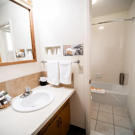 Clover Creek Inn-3