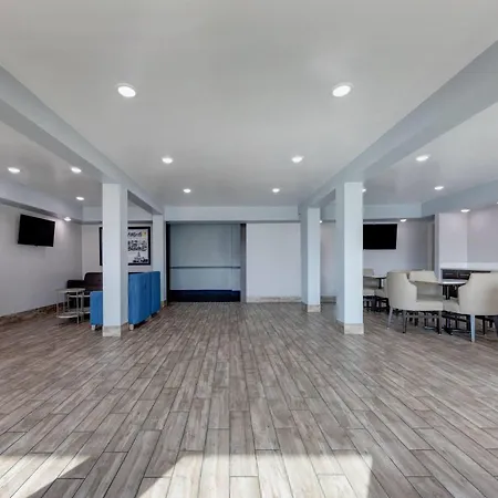 Super 8 By Wyndham Fort Worth Entertainment District-3
