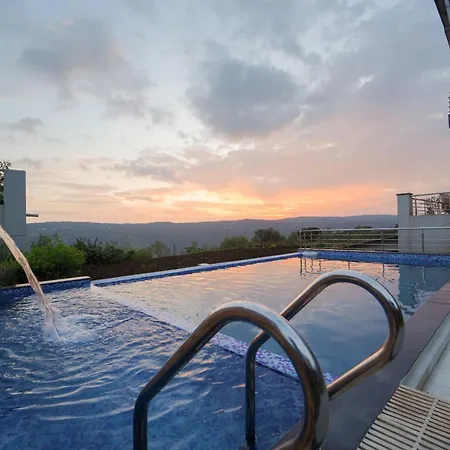 Strawberry King Resort-2