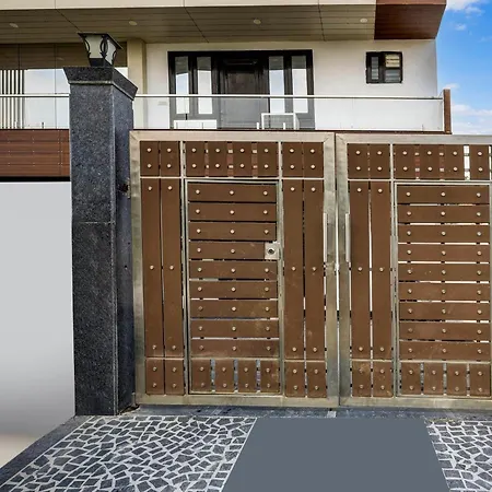 Townhouse By Oyo Mayfeild Garden Nearby Golf Course Road.-3