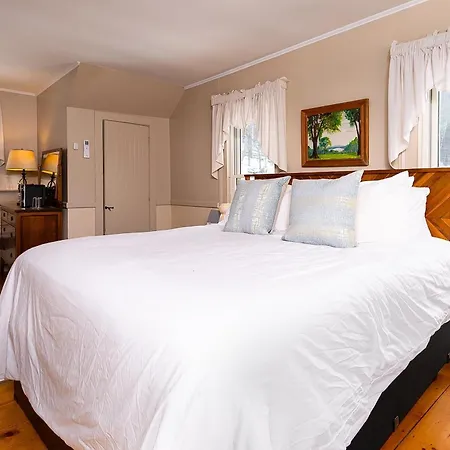 Brass Lantern Inn-3