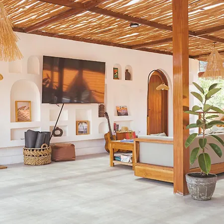 Cari Surf Camp & Studio'S-2