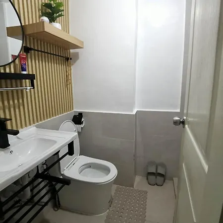 Grand Residences Newly Renovated Studio Unit - Walking Distance To It Park-3