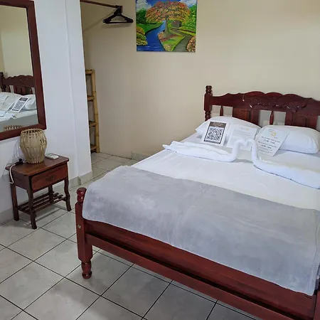 Chale'S House Hotel-2