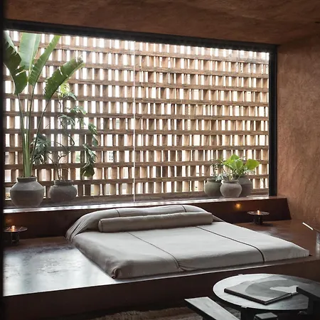 Further Hotel-3